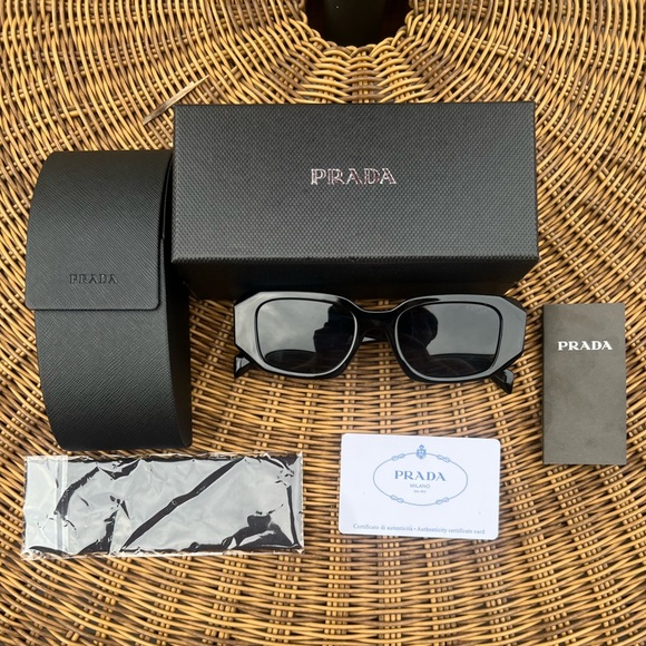 Prada PR WS17 Black Sunglasses Set - Picture 1 of 7